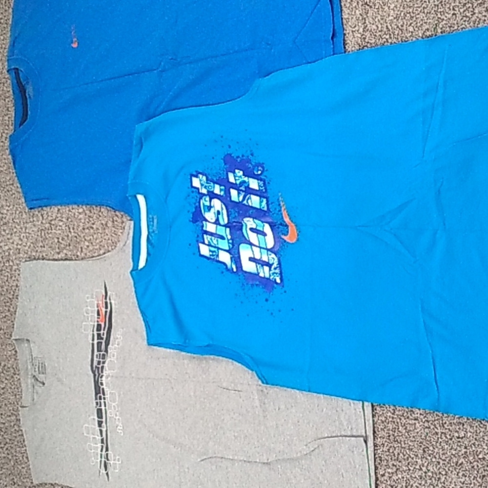 3 Mens Nike muscle tanks, L/XL